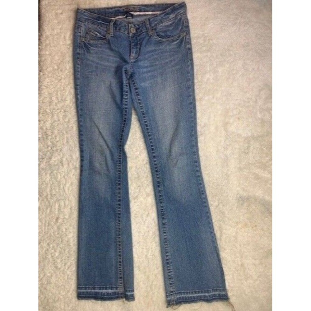 Amethyest Size 7 Womens Jeans Flare Stretch Med Wash Low Rise Raw Hem